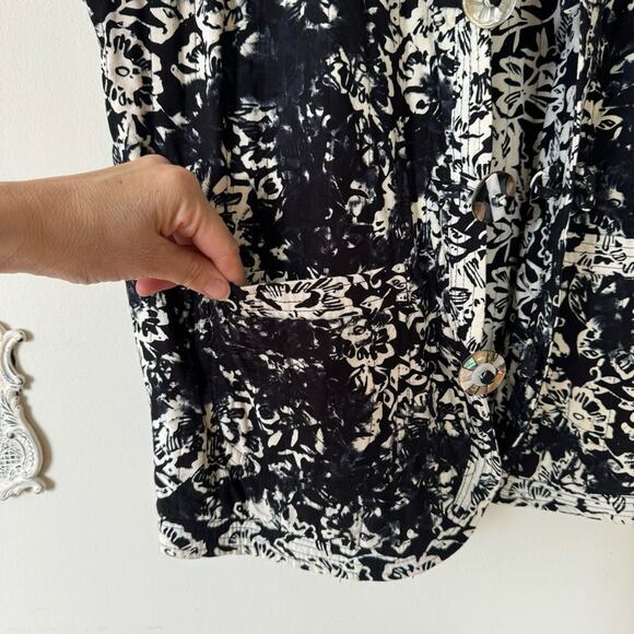 Frivolous by La Blend Black and White Funky Batik Print Reversible Vest L - Picture 6 of 10